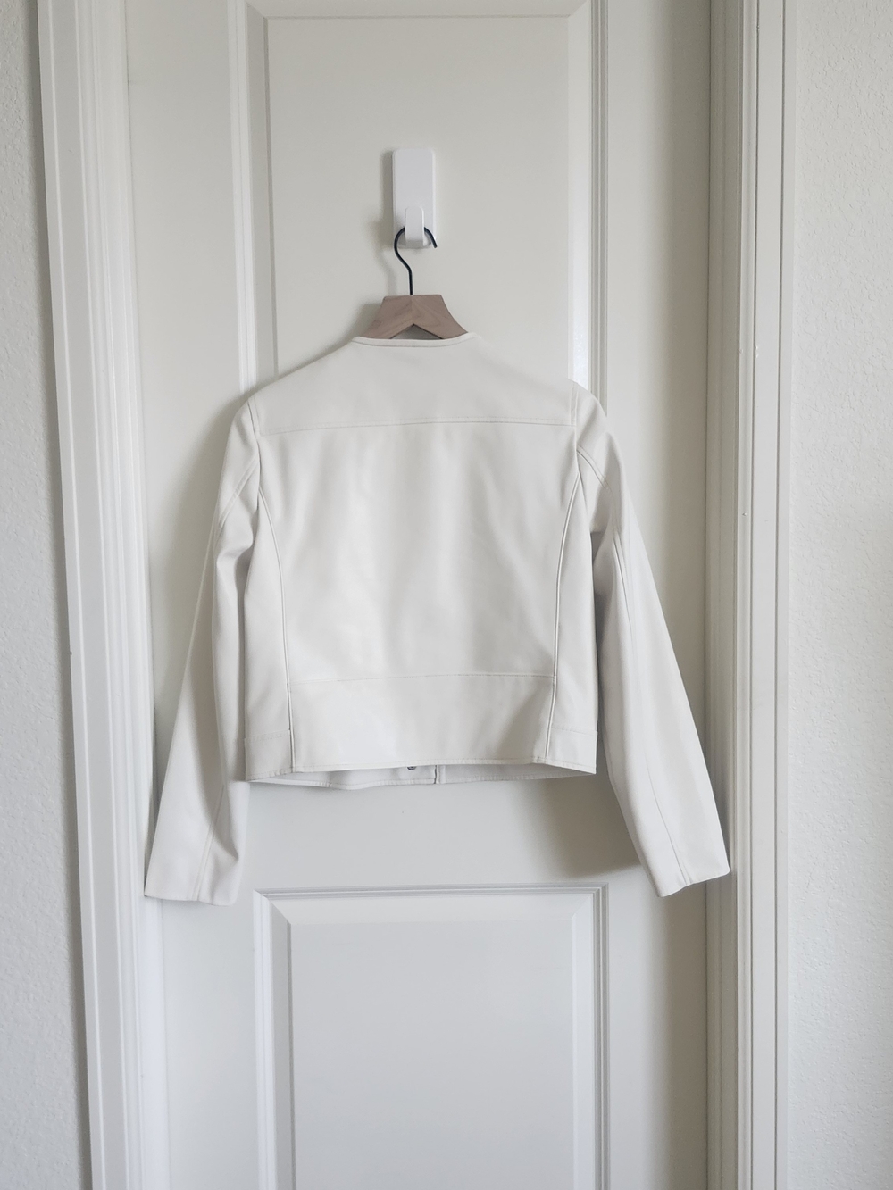 Ann Taylor Cream Collarless Leather Jacket with Silver Zips - Picture 8 of 9